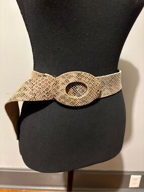 Chico's Beige Snake-Print Oval Buckle Waist Belt size Medium.